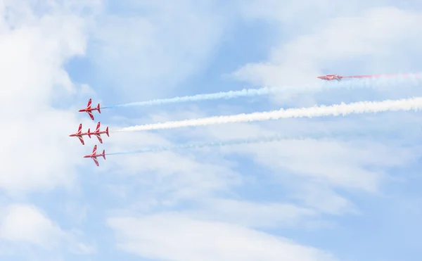 Red Arrow aerobatic flight show in Tallinn, Estonia — Stock Photo, Image