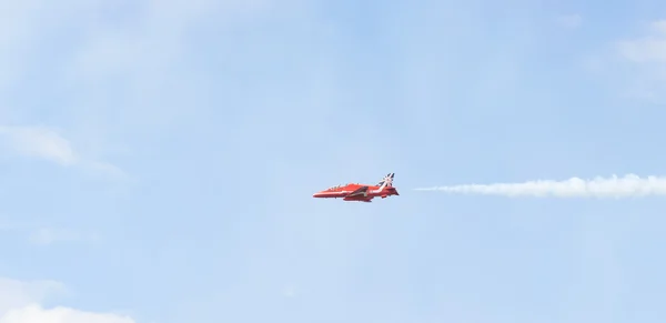 Show de vuelos aerobáticos de Red Arrow en Tallin, Estonia — Foto de Stock