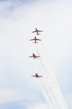 Kırmızı ok akrobasi uçuş gösterisi, tallinn, Estonya