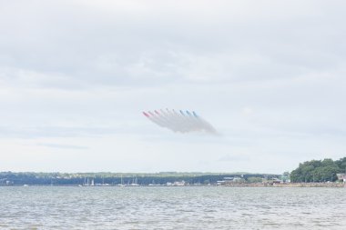Kırmızı ok akrobasi uçuş gösterisi, tallinn, Estonya