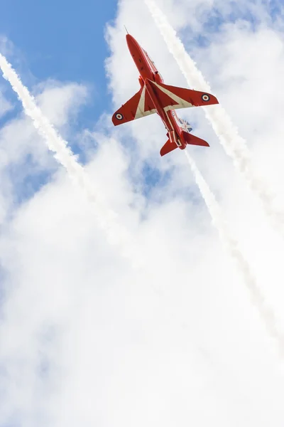 Rode pijl kunstvlieger vlucht Toon in tallinn, Estland — Stockfoto