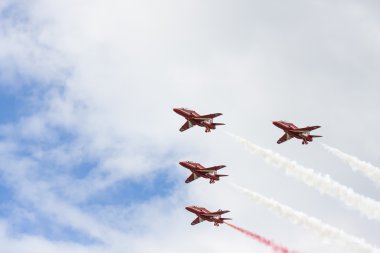 Kırmızı ok akrobasi uçuş gösterisi, tallinn, Estonya