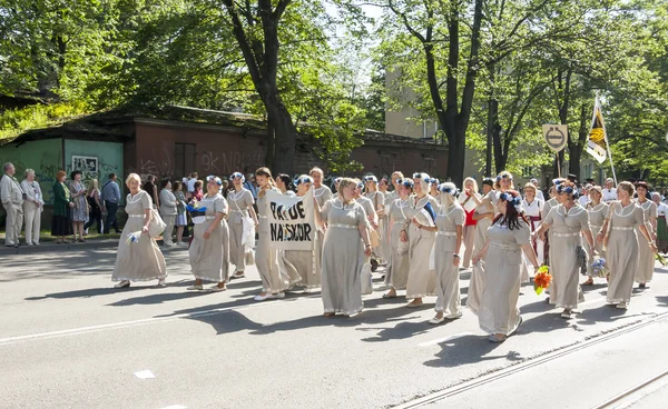 Desfile del festival nacional de canciones de Estonia en Tallin, Estonia — Foto de Stock