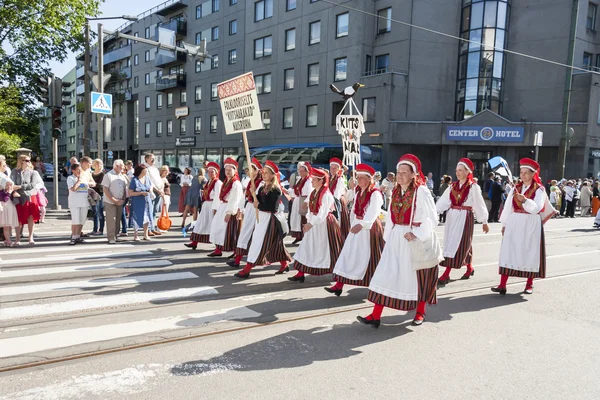 Desfile do festival nacional de música da Estónia em Tallinn, Estónia — Fotografia de Stock