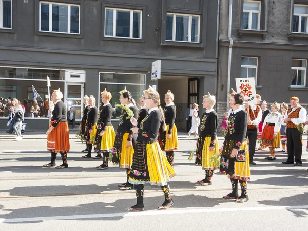 Felvonulás az észt nemzeti dal Fesztivál, Tallinn, Észtország — Stock Fotó