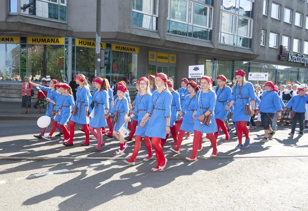 タリン、エストニアのエストニア語の国民の歌のお祭りのパレード — ストック写真