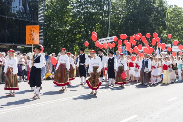 Desfile do festival nacional de música da Estónia em Tallinn, Estónia — Fotografia de Stock