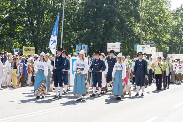 Viron kansallislaulufestivaalin paraati Tallinnassa, Virossa — kuvapankkivalokuva