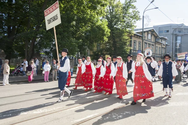 Desfile del festival nacional de canciones de Estonia en Tallin, Estonia — Foto de Stock