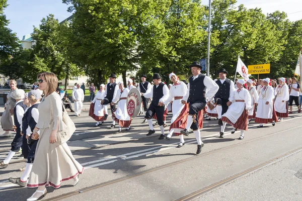 Viron kansallislaulufestivaalin paraati Tallinnassa, Virossa — kuvapankkivalokuva