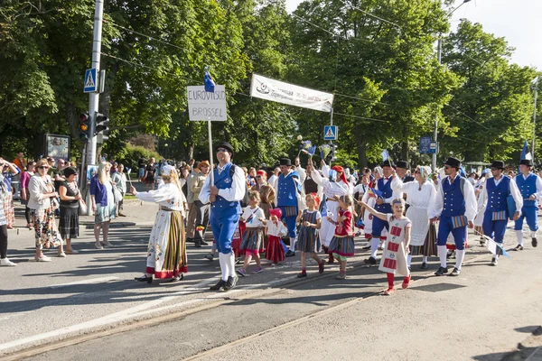 Desfile del festival nacional de canciones de Estonia en Tallin, Estonia — Foto de Stock