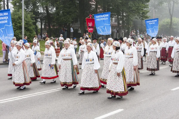 Desfile del festival nacional de canciones de Estonia en Tallin, Estonia — Foto de Stock