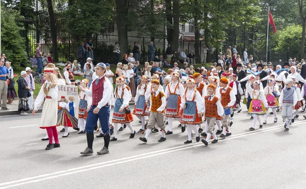 Felvonulás az észt nemzeti dal Fesztivál, Tallinn, Észtország — Stock Fotó