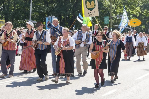 Desfile del festival nacional de canciones de Estonia en Tallin, Estonia — Foto de Stock