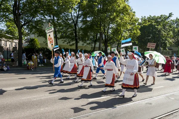 Desfile del festival nacional de canciones de Estonia en Tallin, Estonia — Foto de Stock