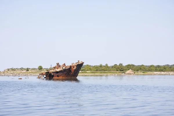 Gammalt skeppsvrak i havet — Stockfoto