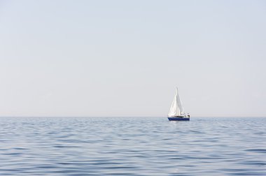 Deniz ya da okyanus mavi yelkende