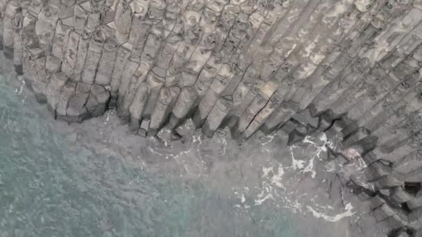 Rocky coast and sea, famous Jungmun Daepo site in Jeju island. — Stockvideo