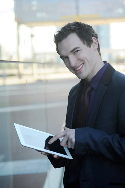 Business man using his ipad — Stock Photo, Image