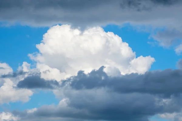 Wild Stormy Beautiful Blue Sky White Gray Contrasts Fluffy Cumulus — Stock Photo, Image