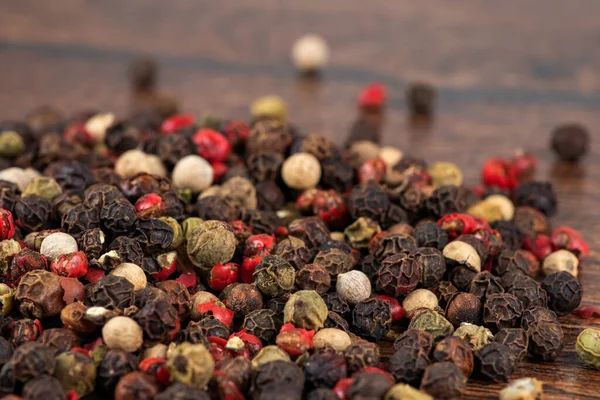 Färgad Paprika Blanda Trä Bakgrund — Stockfoto