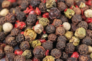 Renkli biberler yakın arkaplanı karıştırır.