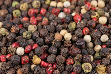 Renkli biberler yakın arkaplanı karıştırır.