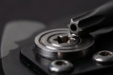 Araçlar menüsünden Makro'tornavida unscrewing torx vida yukarıya kapatmak.