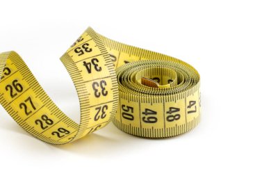 Beyaz arkaplanda izole edilmiş farklı pozisyonlardaki mezuraları ölç.