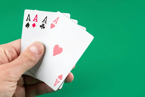 Hrací Karty Ruce Zeleném Pozadí — Stock fotografie