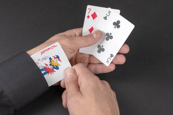 Koncepcja Karta Jokera Rękawie Ciemnym Tle — Zdjęcie stockowe