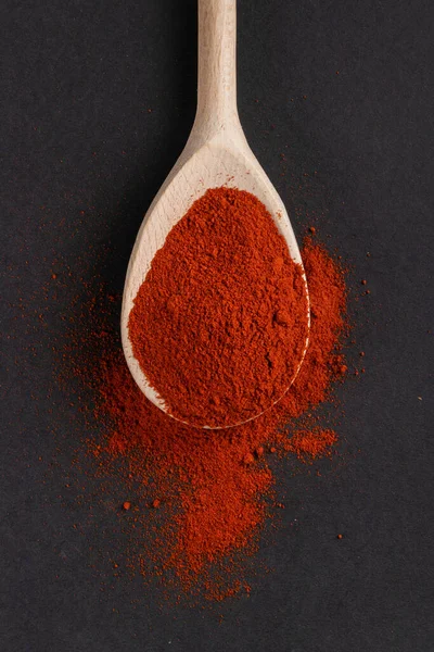 Red Paprika Powder Wooden Spoon Dark Background — Stock Photo, Image