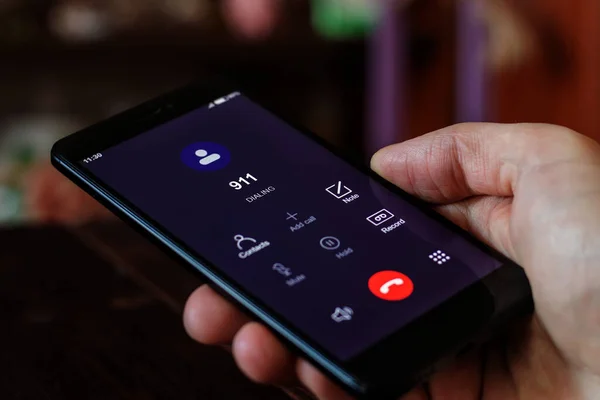 Chiama 911 Chiama 911 Concetto Emergenza Uomo Che Utilizza Telefono — Foto Stock