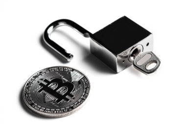 Dijital para birimi, beyaz asma kilitli gümüş bitcoin..