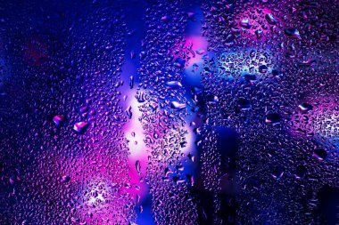 Şeffaf cam pencere üzerinde yoğunlaşma. Su damlaları. Yağmur. Arka plan doku.