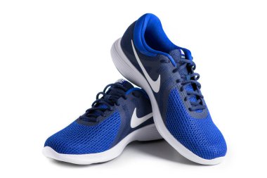 Dnipro, Ukrayna - 17 Nisan 2022: Beyaz arka planda mavi spor ayakkabı Nike.