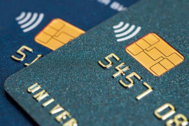 Arkaplan için seçici odak ile kredi kartı yakın çekim.