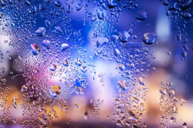 Şeffaf cam pencere üzerinde yoğunlaşma. Su damlaları. Yağmur. Arka plan doku.