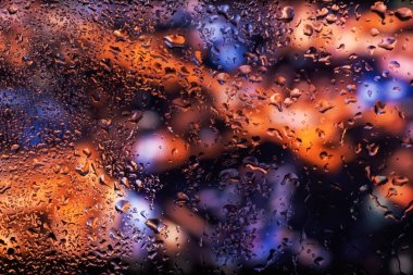 Şeffaf cam pencere üzerinde yoğunlaşma. Su damlaları. Yağmur. Arka plan doku.