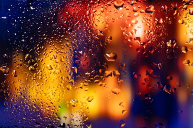 Şeffaf cam pencere üzerinde yoğunlaşma. Su damlaları. Yağmur. Arka plan doku.