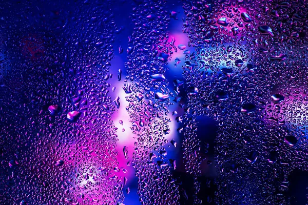 Şeffaf cam pencere üzerinde yoğunlaşma. Su damlaları. Yağmur. Arka plan doku.