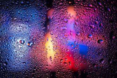 Şeffaf cam pencere üzerinde yoğunlaşma. Su damlaları. Yağmur. Arka plan doku.