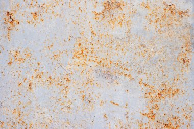 Paslı mavi metal bir duvar, düşmüş bir boya, paslı bir arka plan...