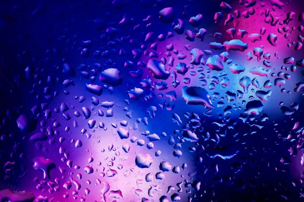 Şeffaf cam pencere üzerinde yoğunlaşma. Su damlaları. Yağmur. Arka plan doku.