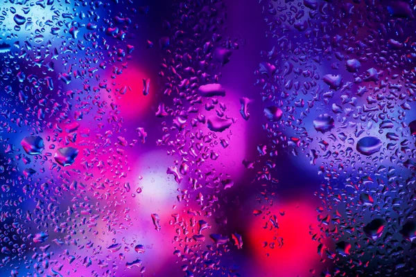 Şeffaf cam pencere üzerinde yoğunlaşma. Su damlaları. Yağmur. Arka plan doku.