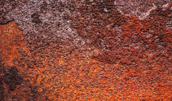 Paslı demir dokusu. Arkaplan ve paslı demirin eski renk ve klasik tarzda dokusu. Paslı, çelik duvarlı arka planda damla var..