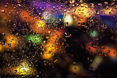 Şeffaf cam pencere üzerinde yoğunlaşma. Su damlaları. Yağmur. Arka plan doku.