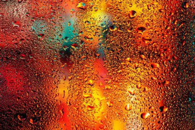 Şeffaf cam pencere üzerinde yoğunlaşma. Su damlaları. Yağmur. Arka plan doku.