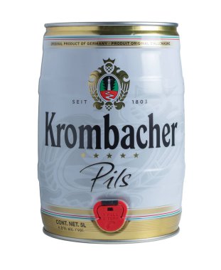 Dnipro Ukrayna - 24 Haziran 2022: Büyük Krombacher bira markası beyazları izole edebilir. Krombacher bira markası, Krombacher Brauerei GmbH Co.