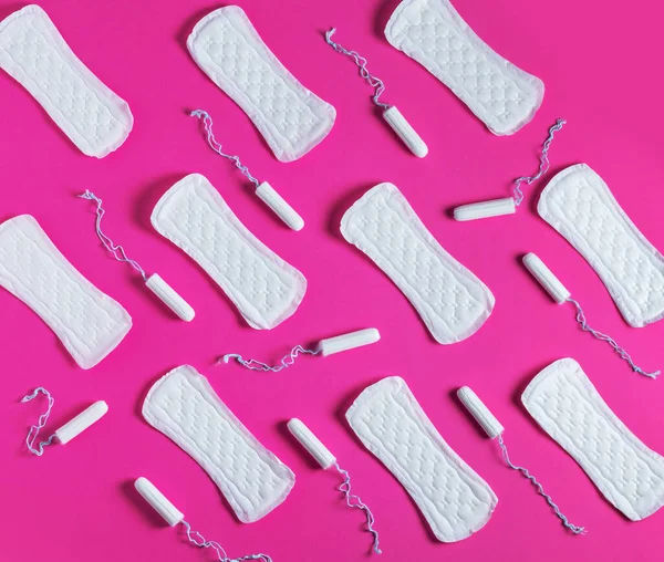 Tampões Padrão Almofadas Sanitárias Femininas Fundo Rosa Cuidados Higiene Durante — Fotografia de Stock